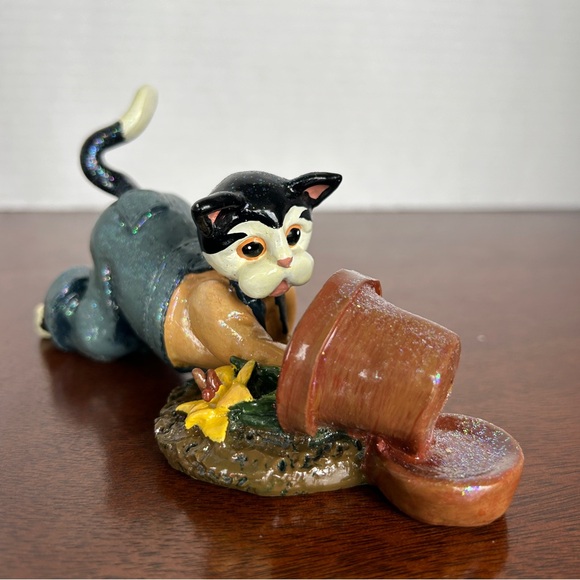Cat digging in Flower Pot  Donna Little Kitt'in Littles by Enesco Figurine 1998 - Picture 8 of 11